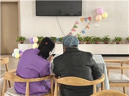 當(dāng)你老到忘了世界，我該拿什么來愛你